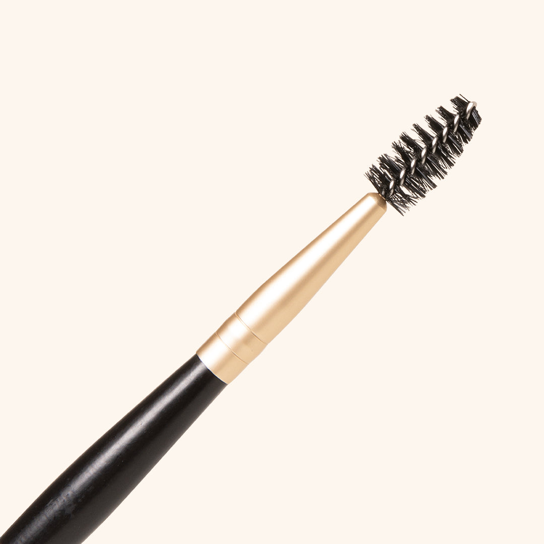 close up to the mascara eyelash brush in black and gold colour