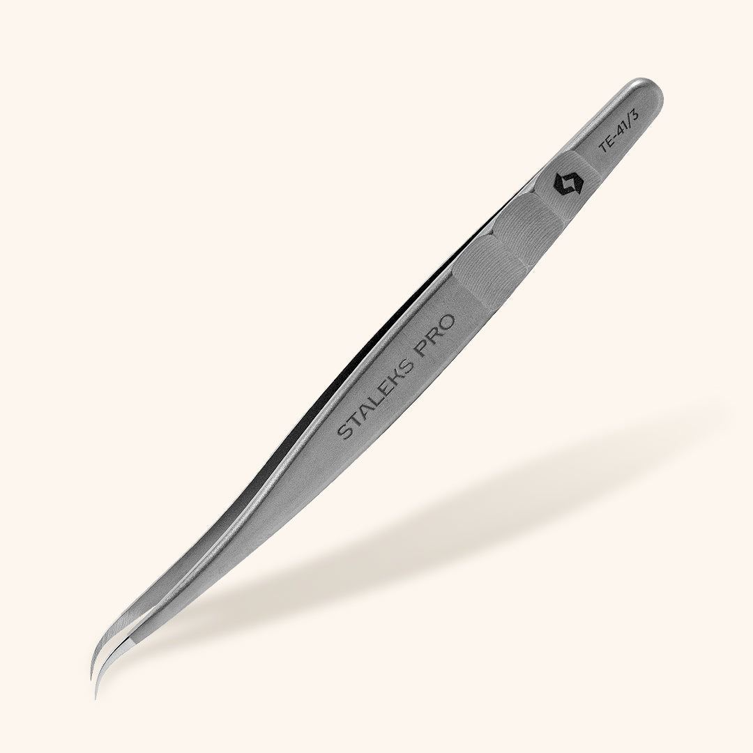 Mega volume lash tweezers for volume lash extensions