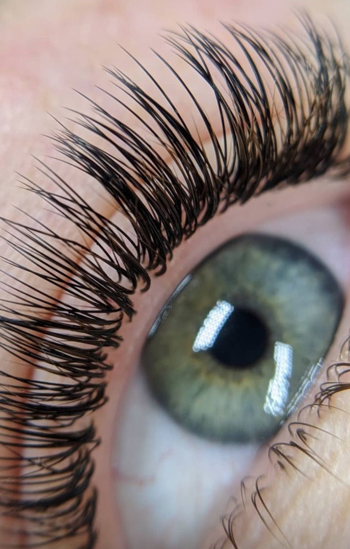 Eyelash Extensions Captured With The Best Clip On Macro Phone Lens, Best Clip On Macro Phone Lens for Beauty Treatments, Best Clip On Macro Phone Lens for Lash Techs,  Best Clip On Macro Phone Lens for Eyelash Extensions 